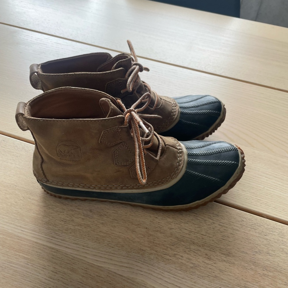 Sorel Brown and Black Duck Boots